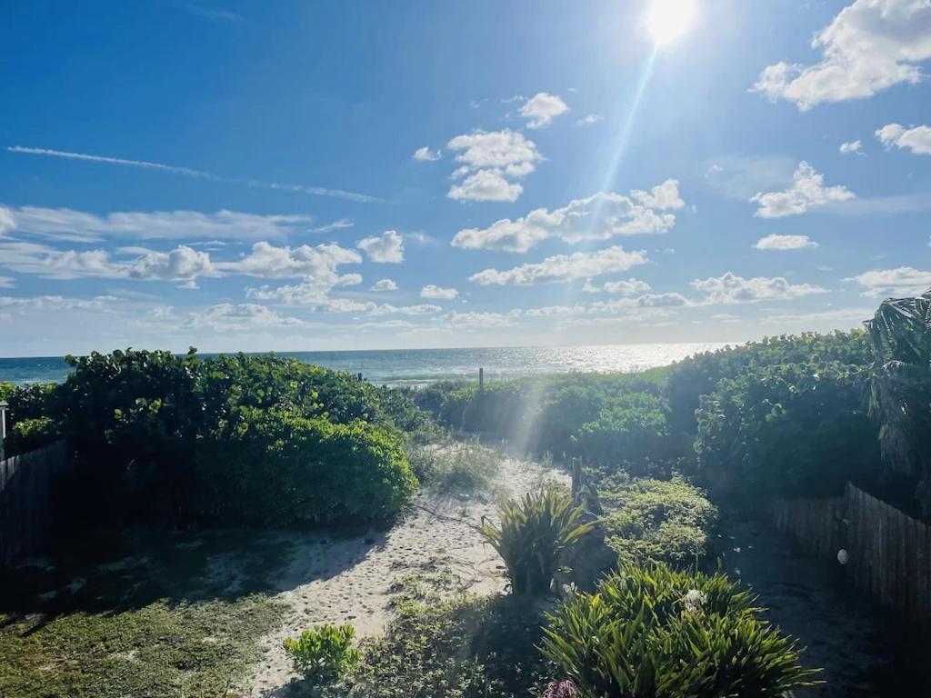Comfy Beach House On Vero Beach Bagian luar foto